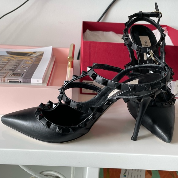 Valentino Garavani Rockstud ankle strap pump in calfskin leather. Size 37.5 - Picture 5 of 12